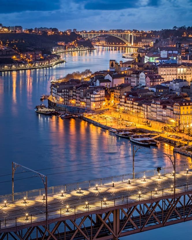 exploring porto at night