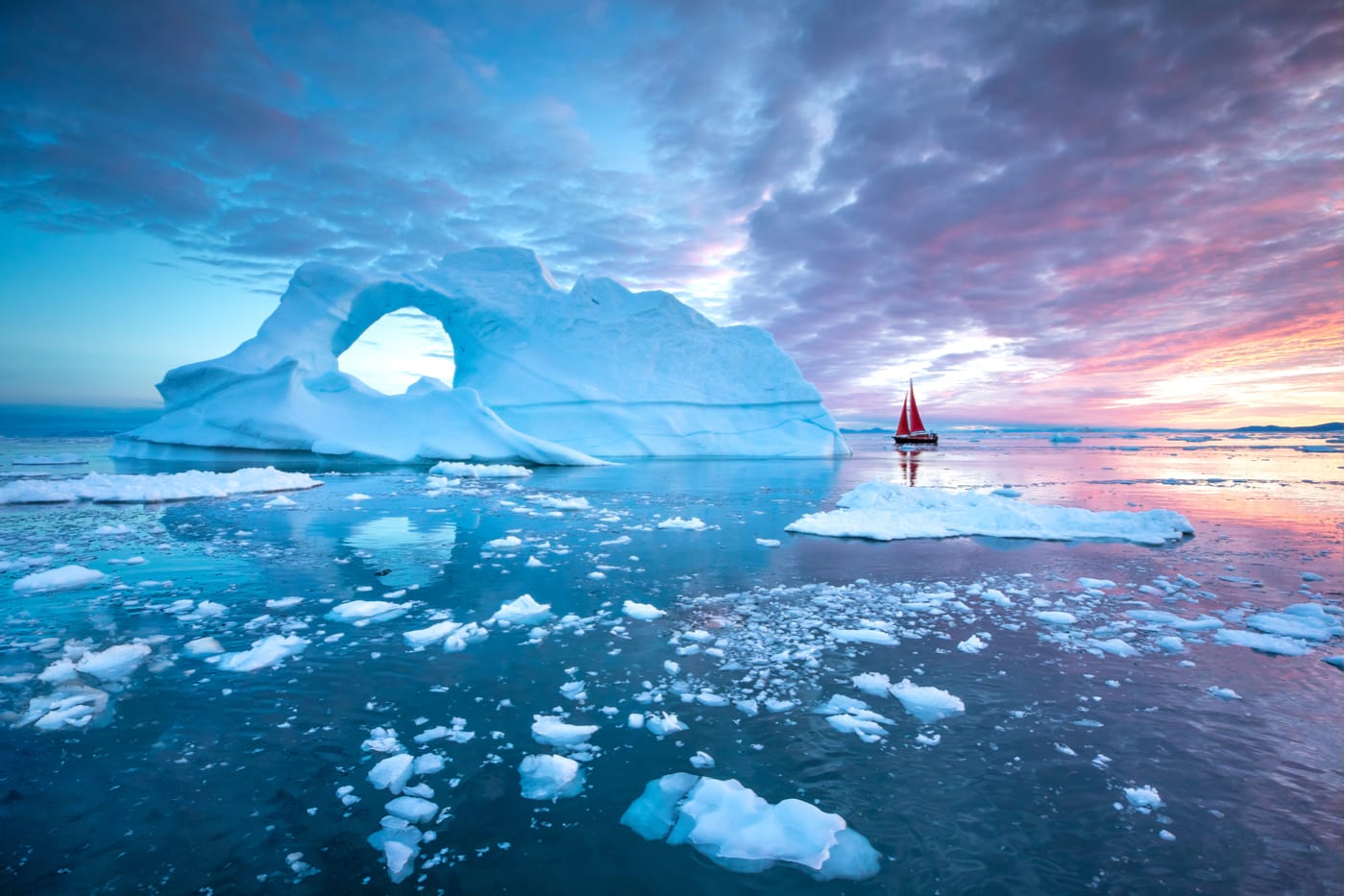 sailing in greenland around iceburgs